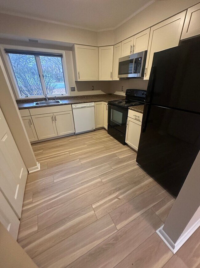 Foto del edificio - Comfortable Townhouse Near Virginia Tech