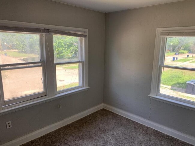 Photo - 201 S Lowry St House