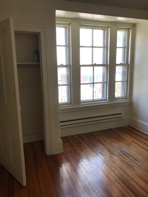 Foto principal - 2046 Locust St