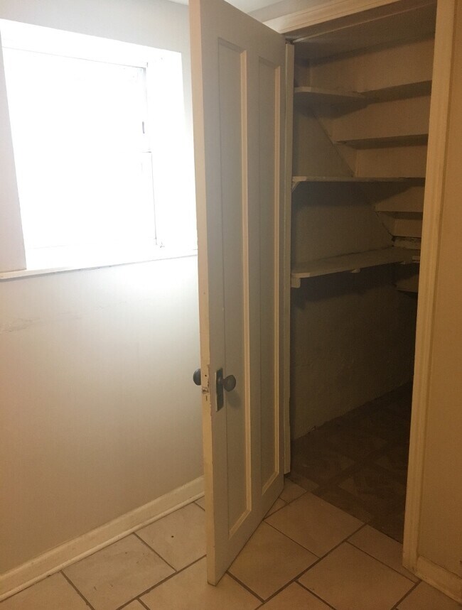 Pantry - 3541 W Walnut St