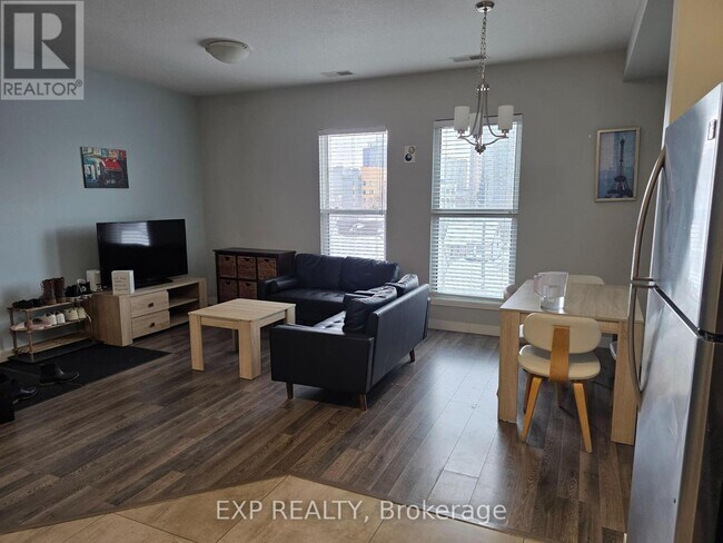 Building Photo - 62 Balsam St