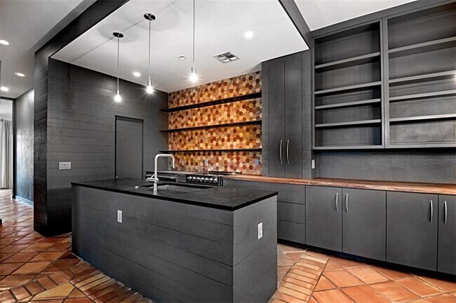 Foto del edificio - 1502 W 5th St