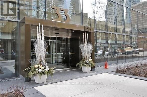 Photo du bâtiment - 33 Charles St E