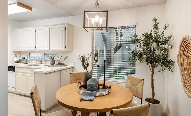 Foto del edificio - 2742 Oak Rd