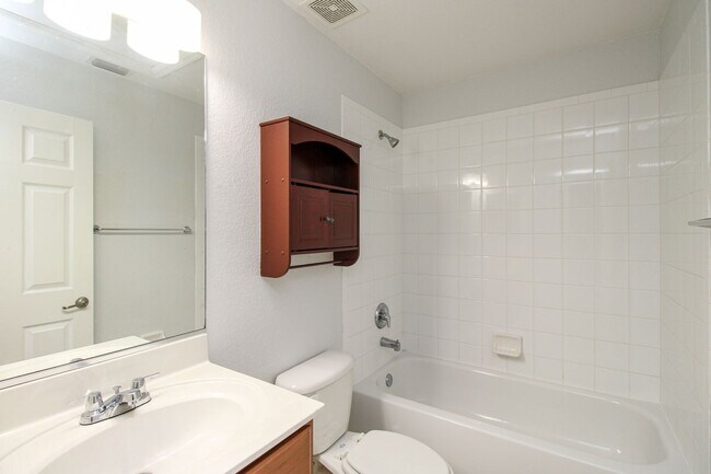 Foto del edificio - ONE MONTH FREE***3 BED + DEN/2.5 BATH RENT...