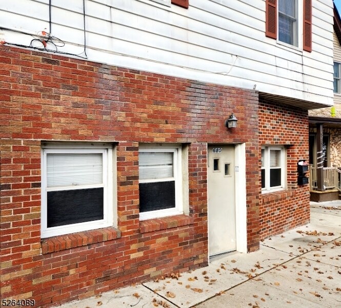 Primary Photo - 680 McBride Ave