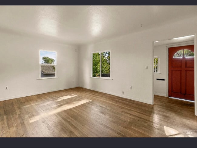 Building Photo - 242 Cherry St