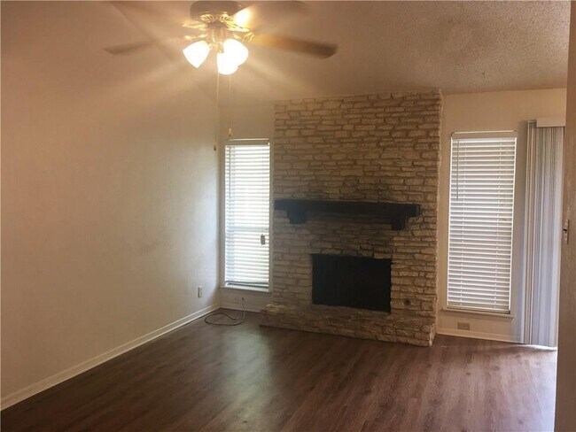 Foto del edificio - 10312 Timbercrest Ln