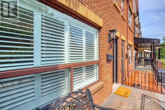 Photo du bâtiment - 122 Lisgar St