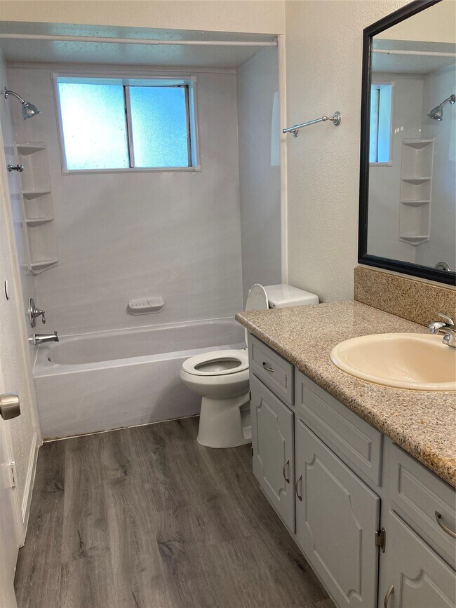 Foto del edificio - 5008 Rockland Dr