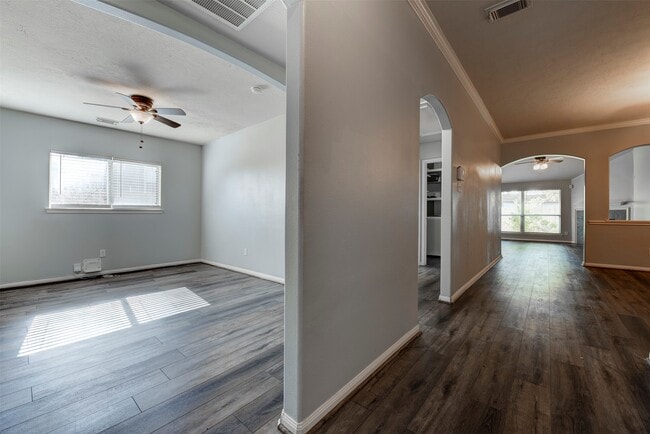 Building Photo - 6411 Silver Shade Dr