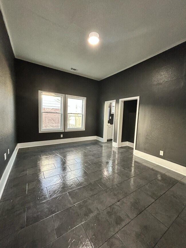 Building Photo - 728 N Manassas St