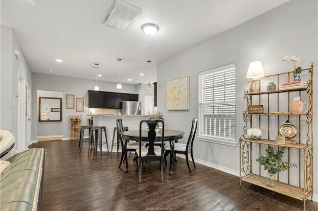 Building Photo - 410 Montclair Ave