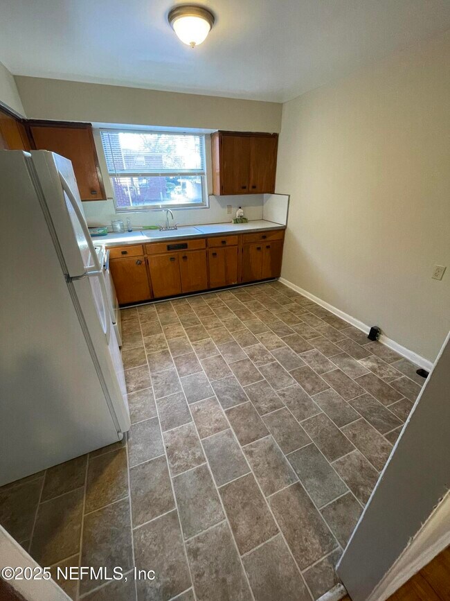 Foto del edificio - 5452 Santa Rosa Way