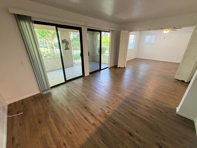 Foto del edificio - Charming One Bedroom Condo At Riviera Gardens.