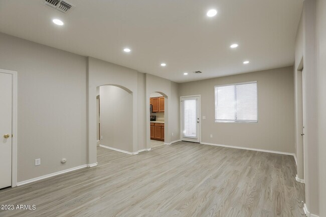 Foto del edificio - 5337 W Warner St