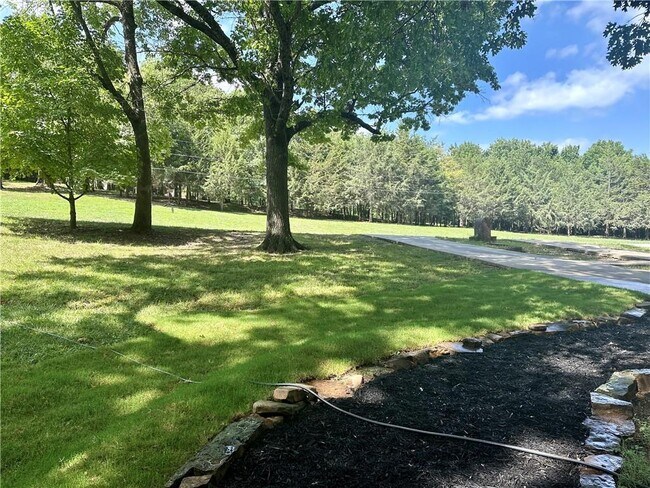 Foto del edificio - 10984 Tony Mountain Rd