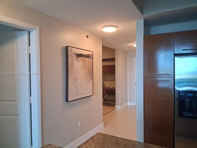 Building Photo - 2641 N Flamingo Rd