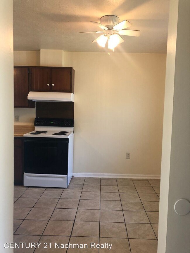 Foto del edificio - 3 br, 1.5 bath House - 23 Roffman Place