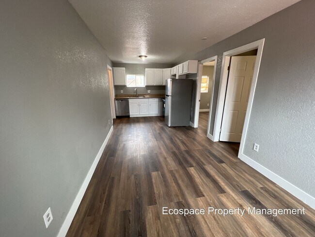 Building Photo - Backside Duplex in Park Hill Available!