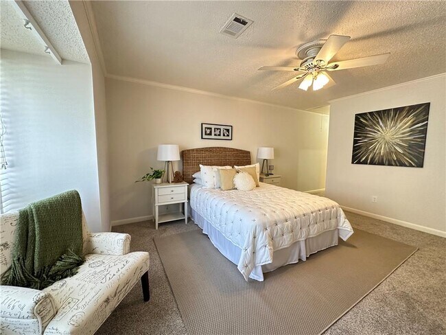 Foto del edificio - 2249 Runnymead Ridge SE
