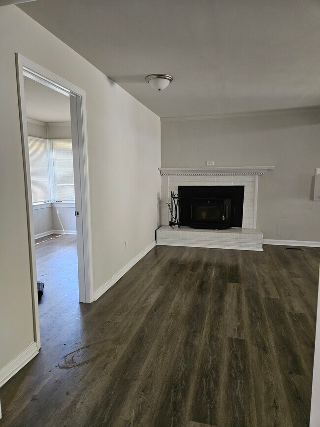 Foto del edificio - 108 E Main St