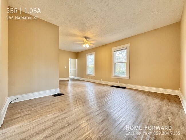 Building Photo - 256 Harmon St