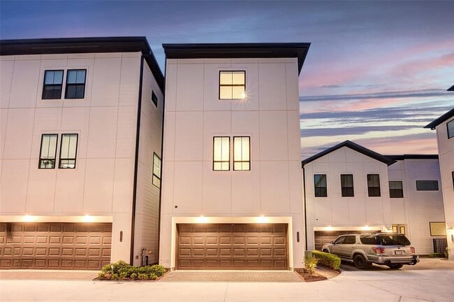 Building Photo - 2808 Grand Fountains Dr