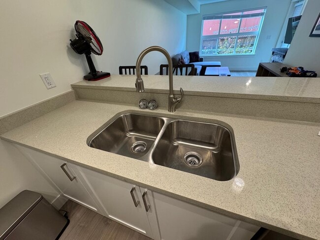 Building Photo - 30515 Cardinal Av