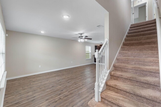 Building Photo - 426 Eisenhower Dr