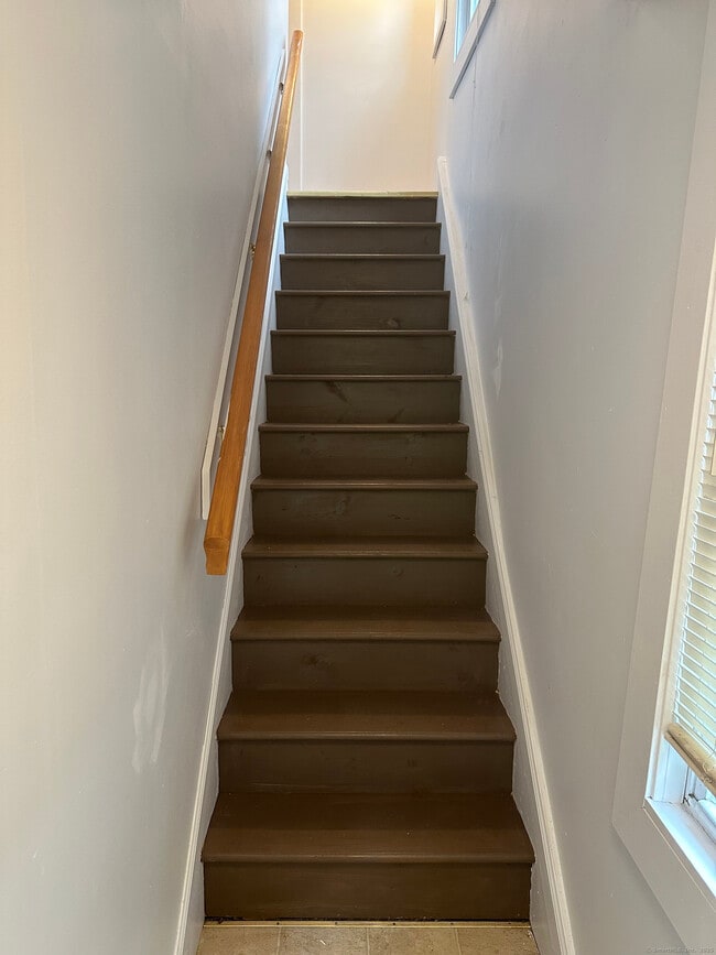 Building Photo - 151 Long Hill Ave