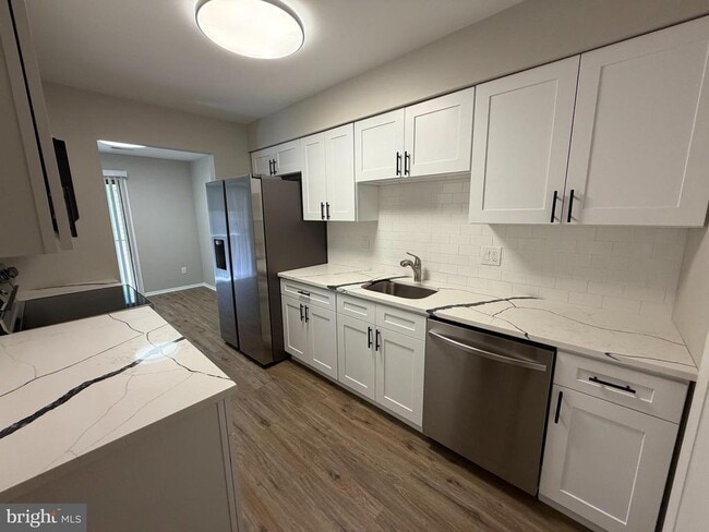 Building Photo - 402B Cypress Point Cir