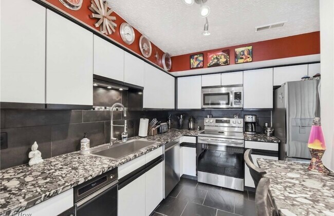 Foto del edificio - 1316 Cedarwood Dr