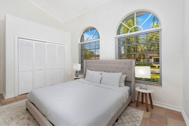 Building Photo - 13010 Biscayne Island Ter