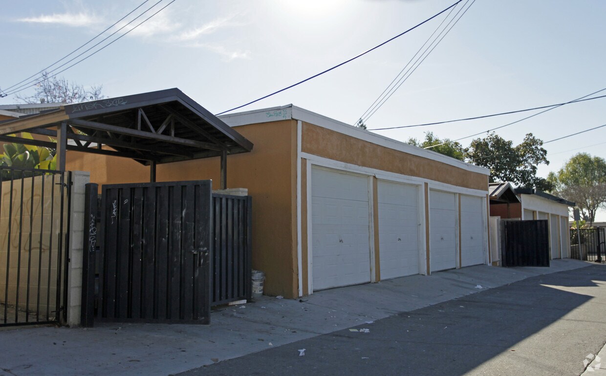 Building Photo - 10390 Kimberly Ave