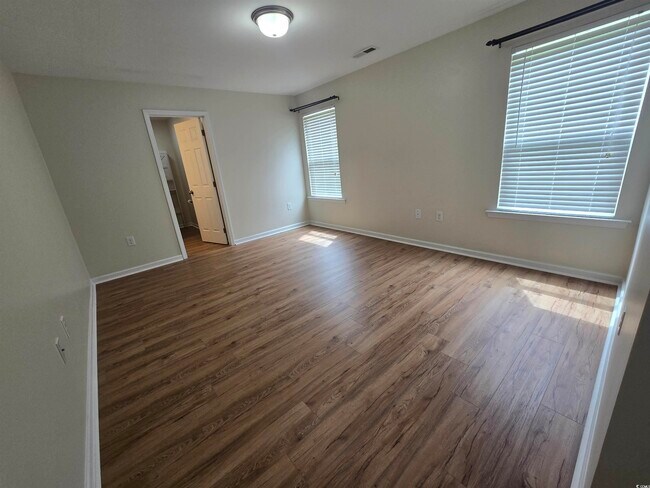 Foto del edificio - 1328 Valor Rd