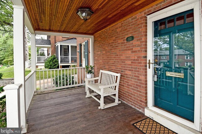 Building Photo - 1531 Patrick Henry Dr