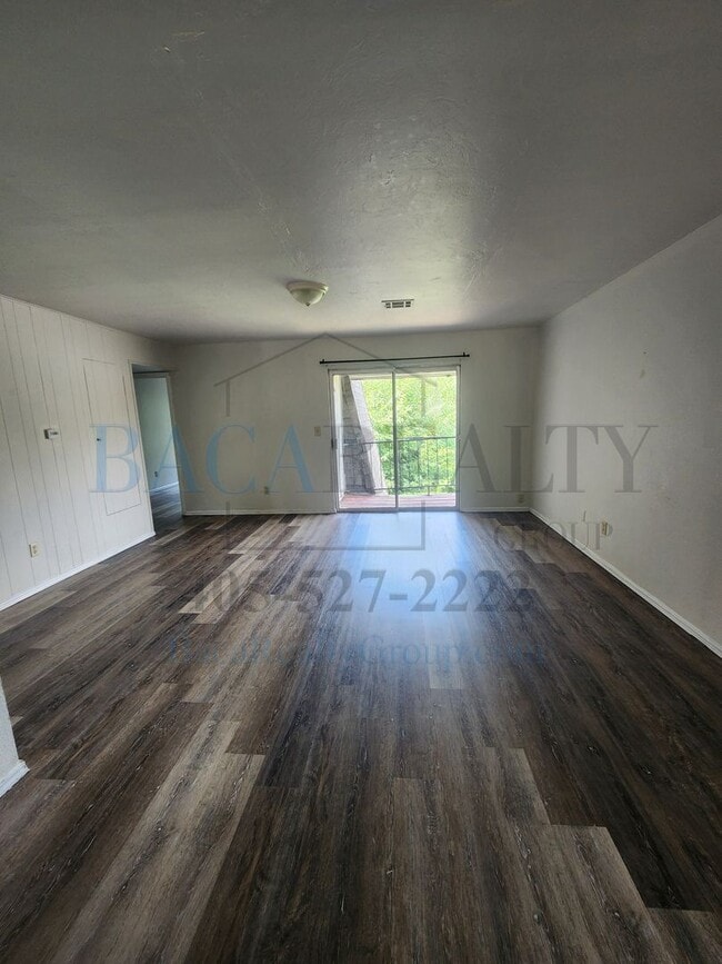 Building Photo - 2258 Donna Dr