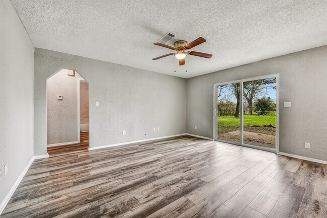 Building Photo - 405 Cherry St