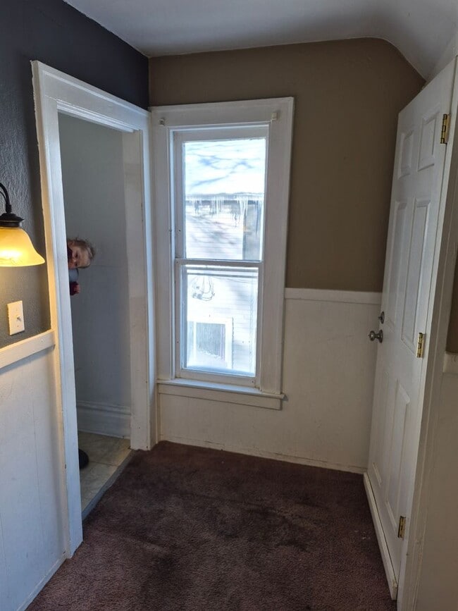 Building Photo - 924 Fountain St NE