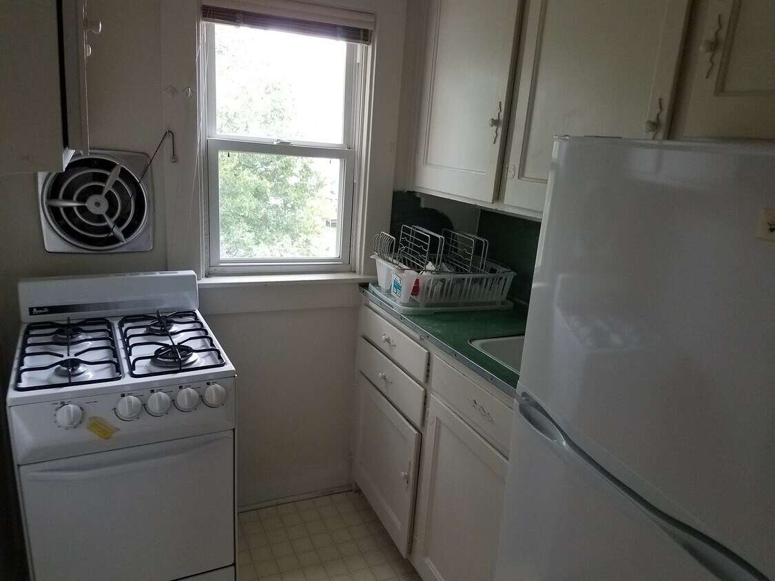 435 E Centerway St Unit 3, Janesville, WI 53545 Room for Rent in