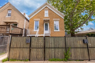 Building Photo - 2843 S Troy St