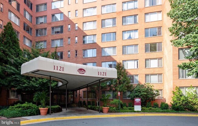 Foto del edificio - 1121 Arlington Blvd
