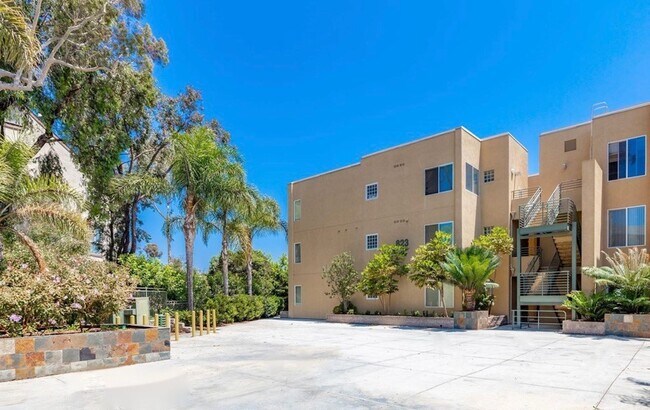 Foto del edificio - Carlsbad Condo West of 5 Freeway with Lagoon Views - Available June 1st!