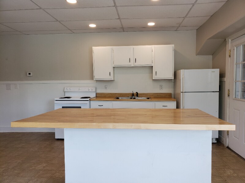 9 Dexter Rd Unit 1, Corinna, ME 04928 Room for Rent in Corinna, ME