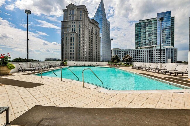 Foto del edificio - 3324 Peachtree Rd NE