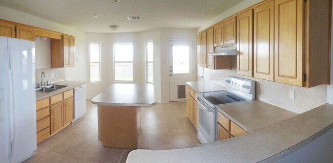 Building Photo - 4600 Hank Dr