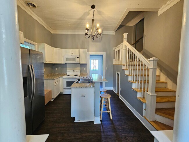 Foto del edificio - NEW LISTING!!!!!