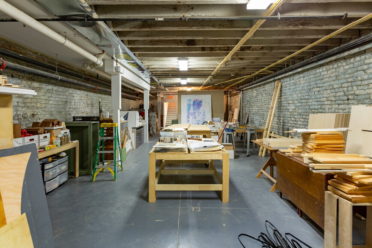 Primary Photo - 105 E Broad St