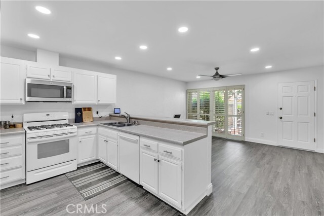 Foto del edificio - 2133 Crespi Ln